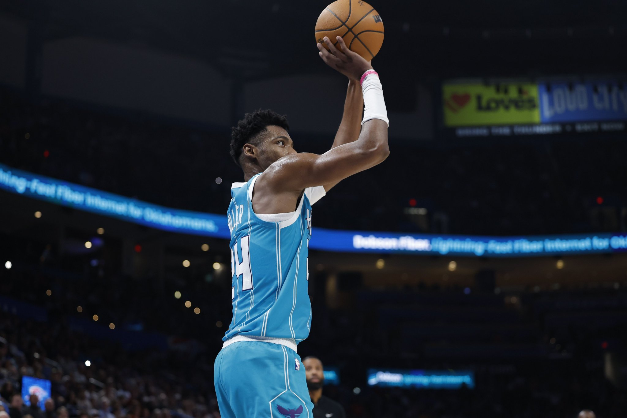 面对同届状元证明自己！米勒砍下全场最高26分&多次三分迎射文班