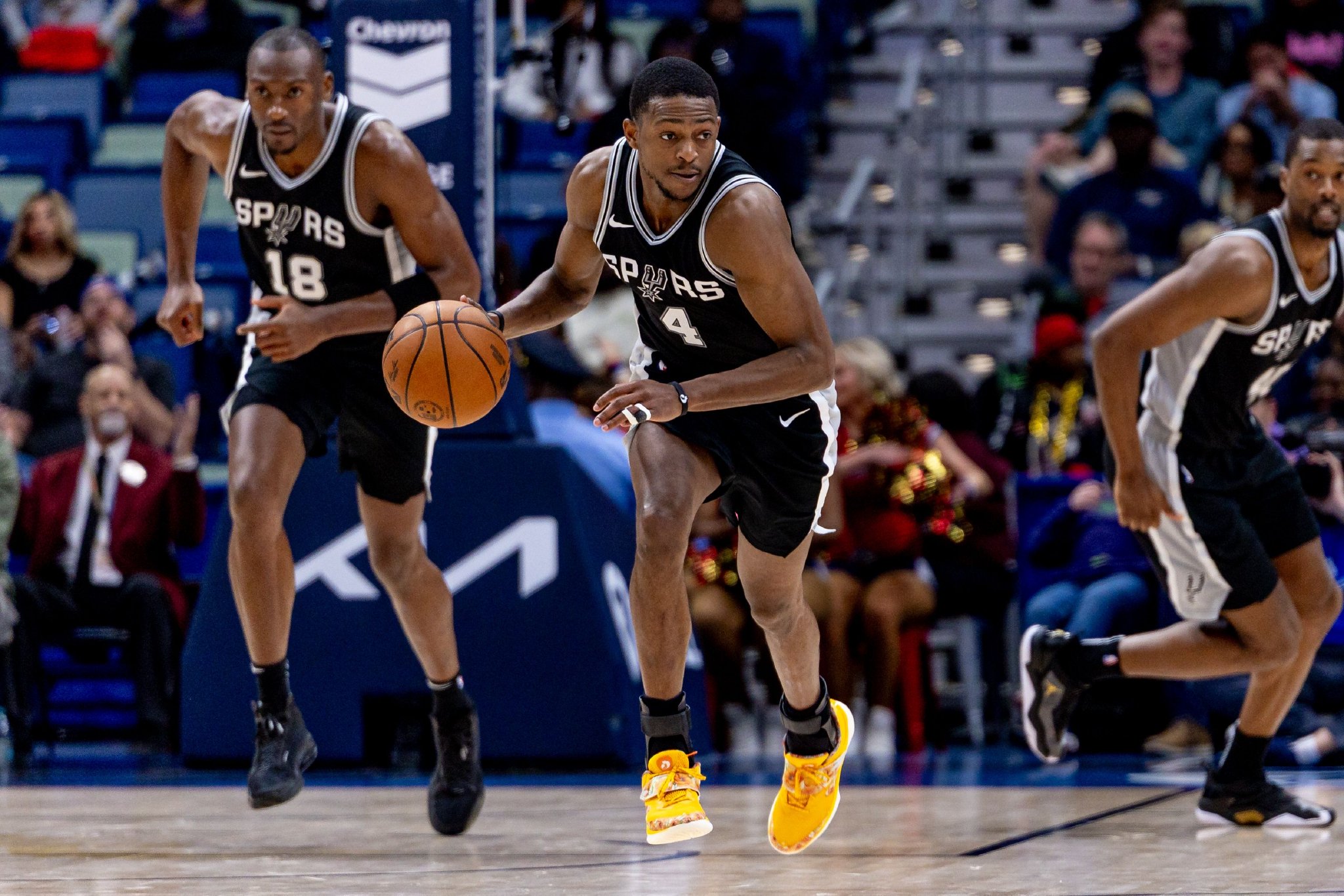 先送巴恩斯&福克斯后助力骑士！记者：国王&公牛简直就是在做慈善