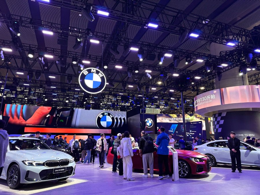 （2025广州车展宝马展台，21世纪经济报道记者 焦文娟/摄）