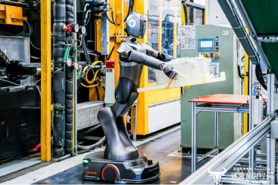 (依托中国移动“双万兆”网络，智能体员工“美罗”已上岗半年有余)