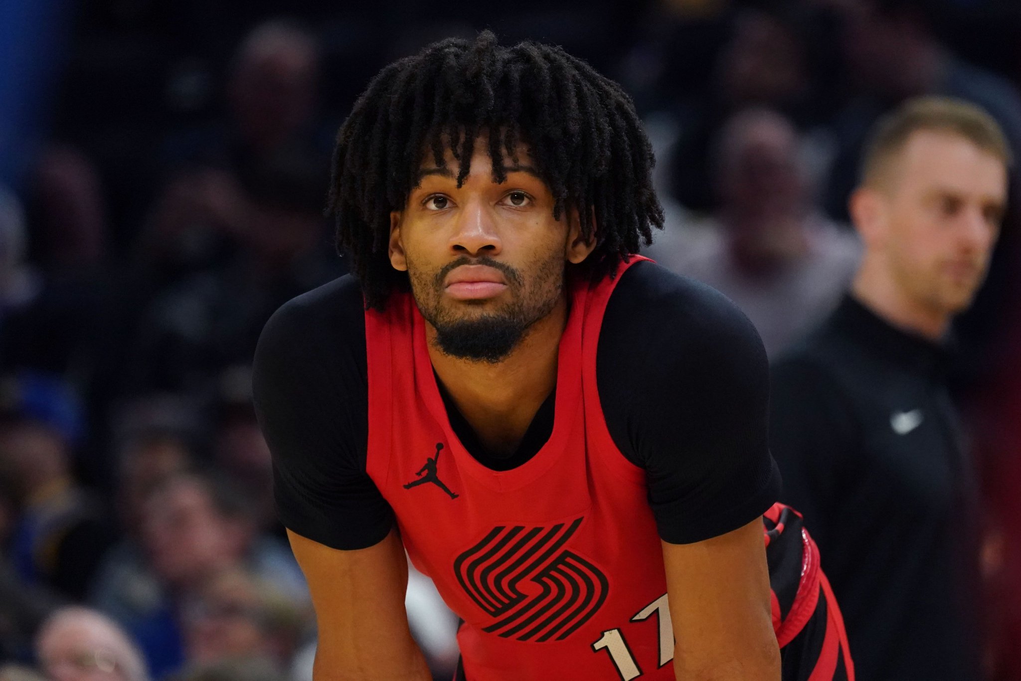 谢顿·夏普首发32分钟 21中9拿到20分2板3助 有4失误&正负值-24