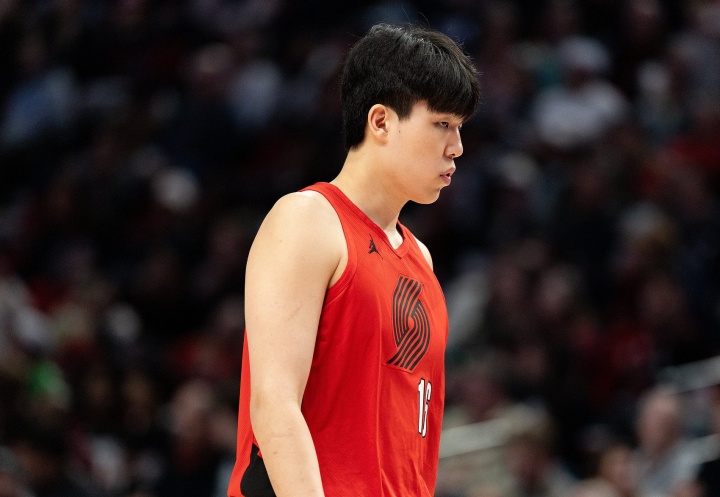 杨瀚森垃圾时间获出场机会抢1前场板&送1助 被队友造成1次失误