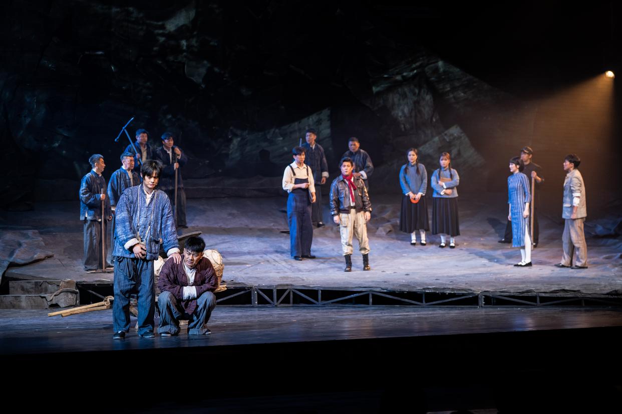 话剧《寻找“杜立特”》北京上演