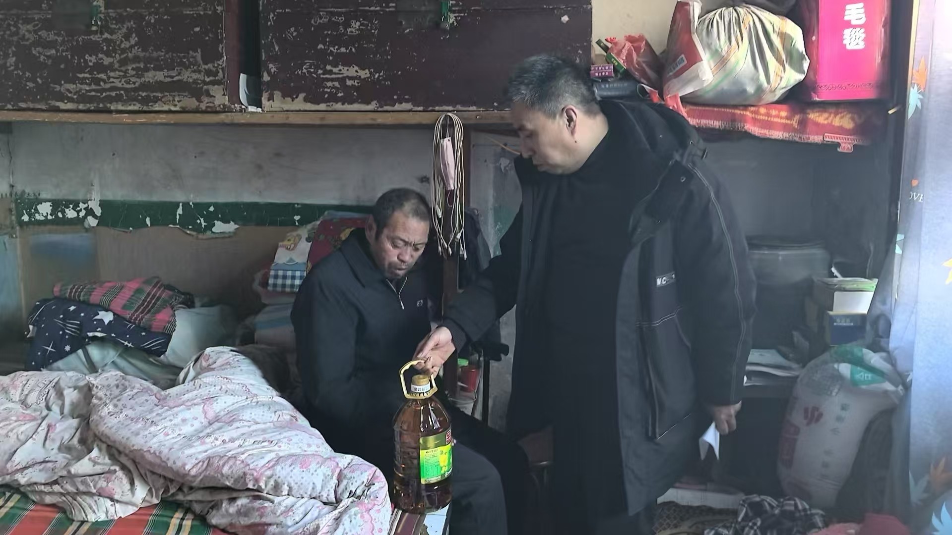 不仅要敲开家门更要敲开“心门”,渭南市合阳分局常态化开展“送温暖、办实事”服务|合阳_新浪财经_新浪网