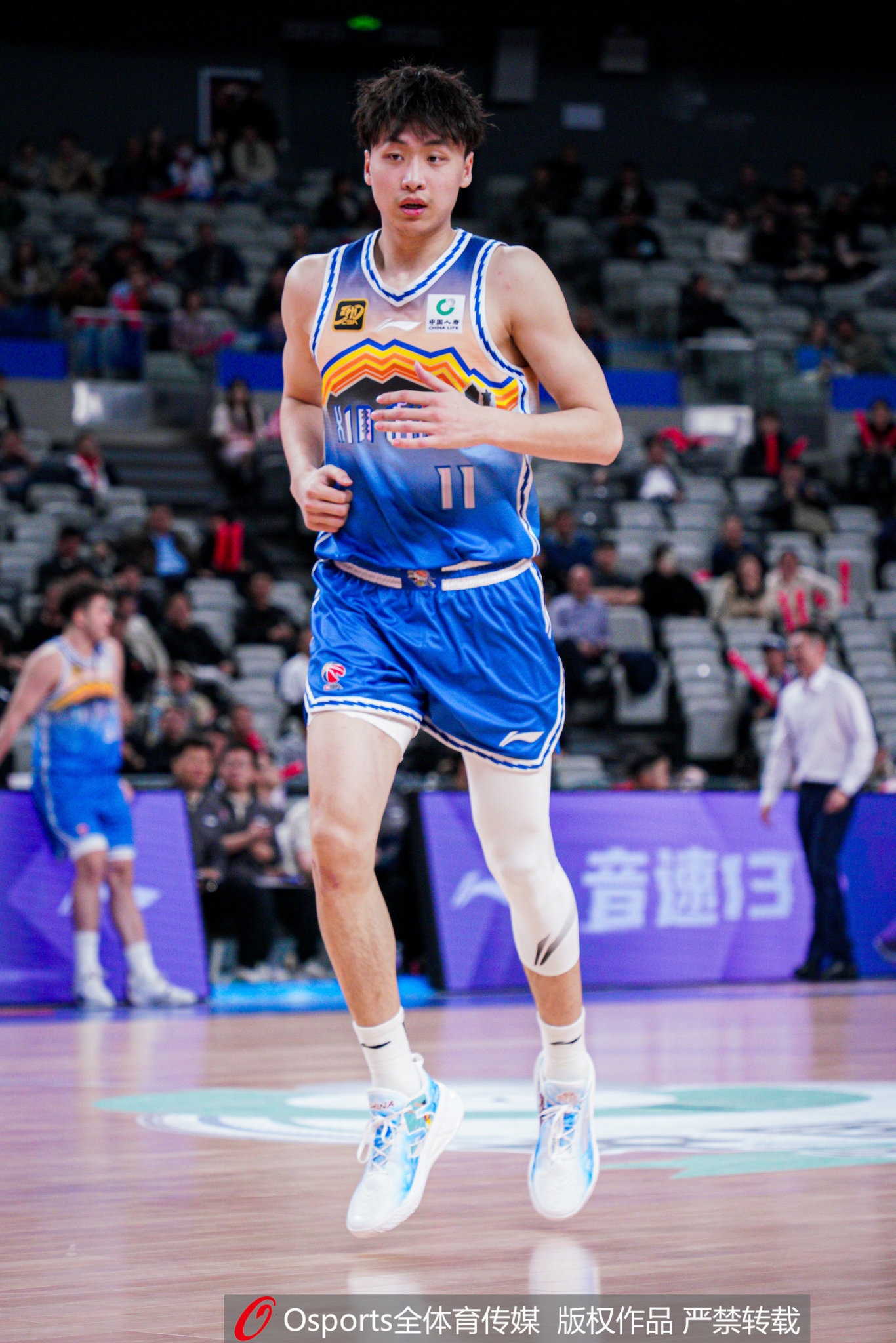 看球来了？齐麟错失空位绝杀三分 6投全铁一分未得&有2失误3犯规