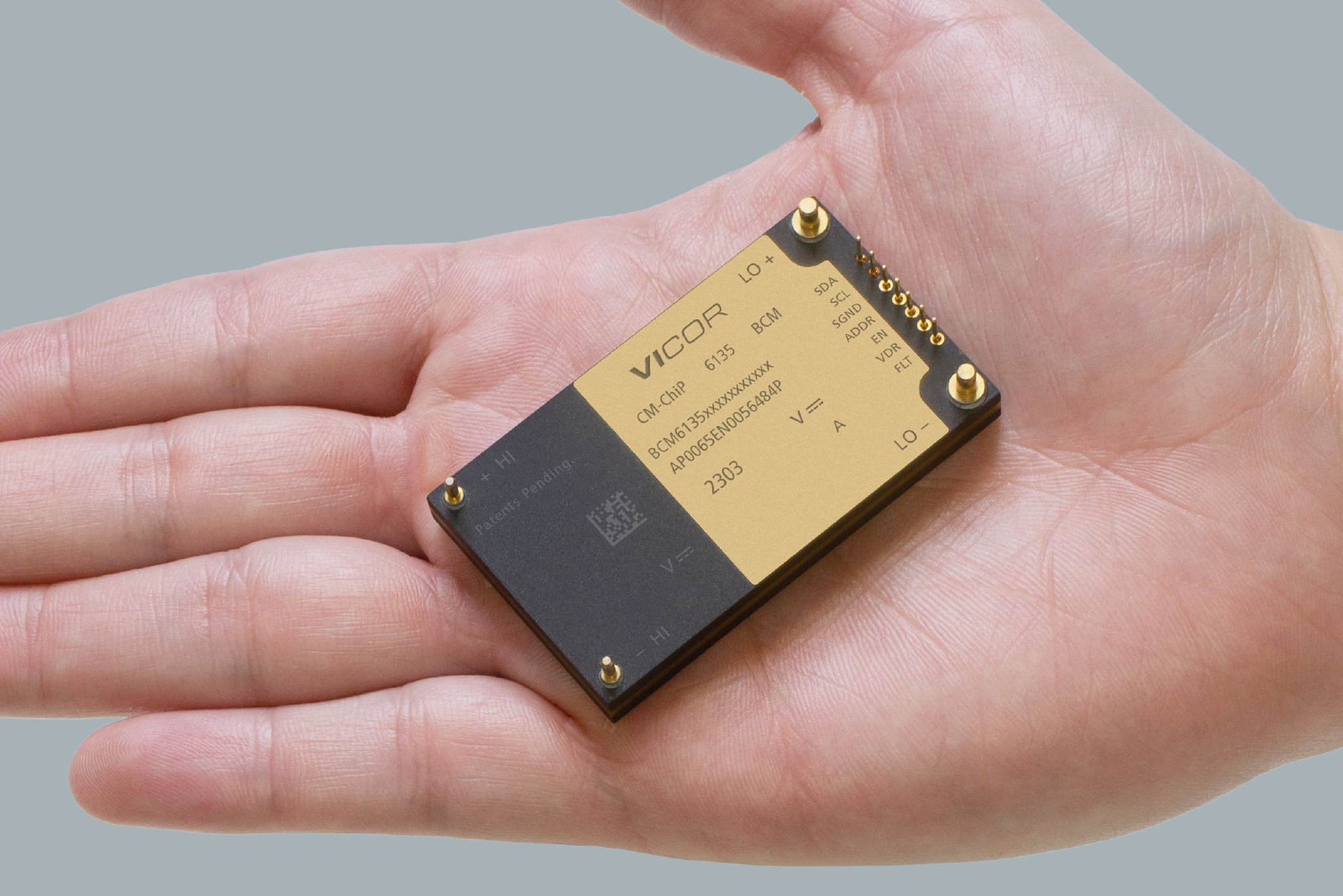 图1  BCM6135是一款突破性的双向800V至48V转换器，支持实现更轻、更小、更高效的电动汽车