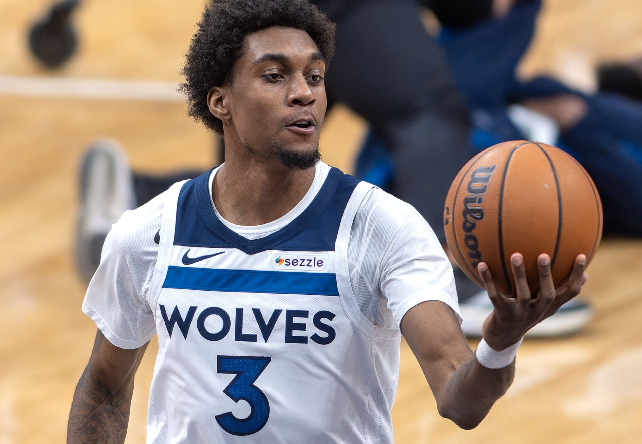 难救主！麦克丹尼尔斯14中11拿到29分4板 三分7中5