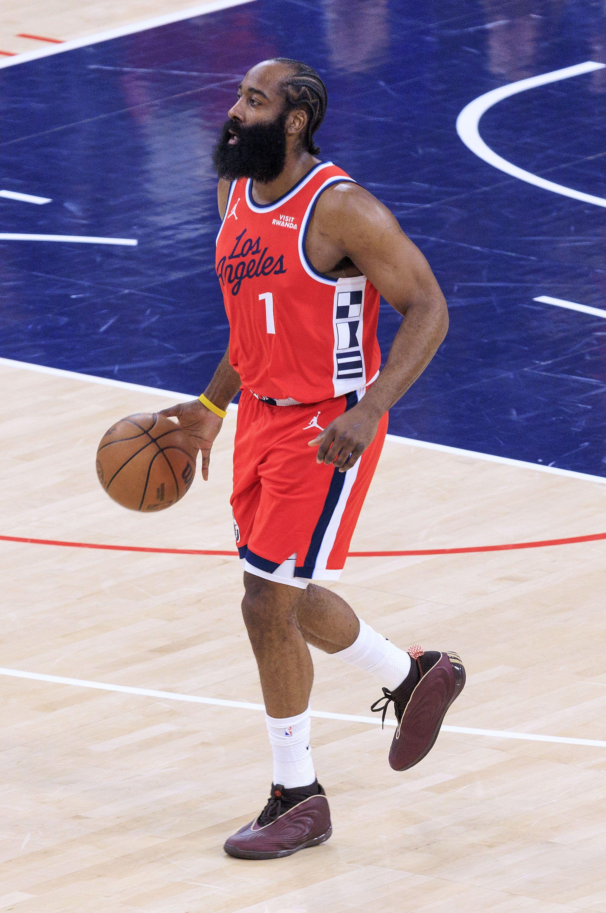 船记：由于哈登去年提前续约1+1 所以他现在没有提前续约资格