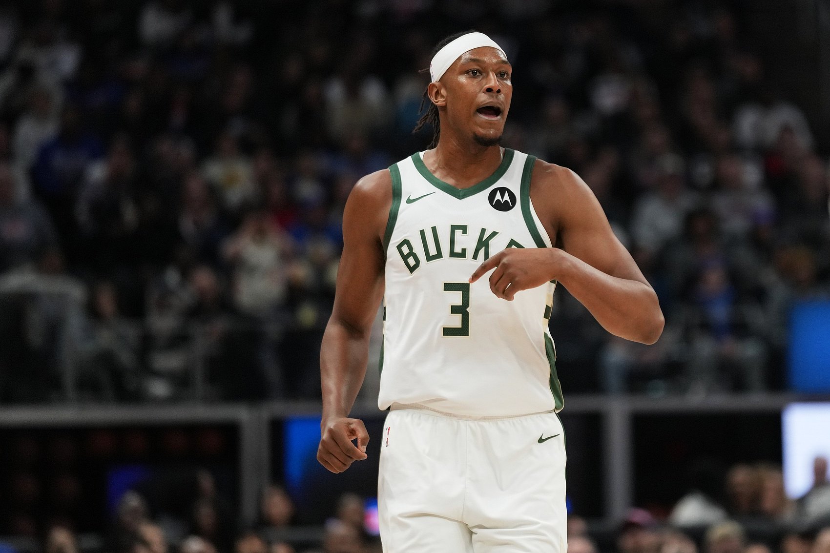 行走的流言机器？美记：一些球队正在考察雄鹿内线迈尔斯·特纳