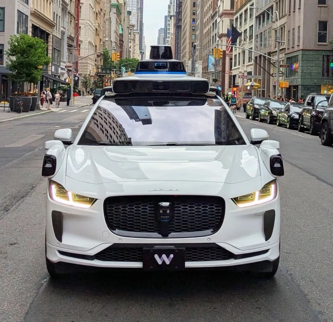 Waymo 完成 160 亿美元融资，计划今年拓展无人驾驶出租车至全球多地