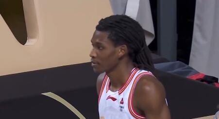 拼尽全力！深圳外援史密斯30中14空砍44分10助 三分12中7