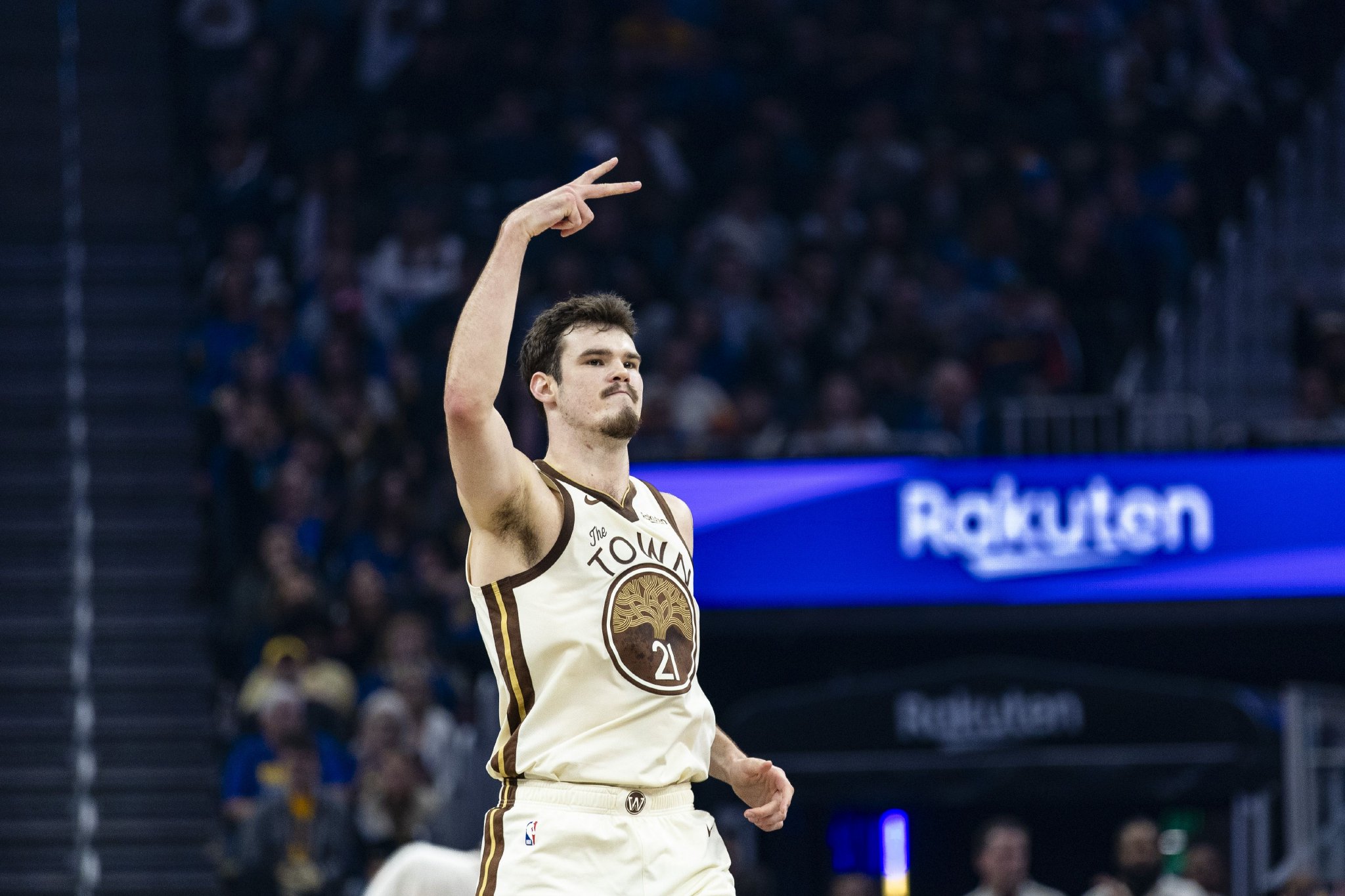 今天有谱！波斯特半场5中4得球队最高10分 另有3板3助&三分2中2