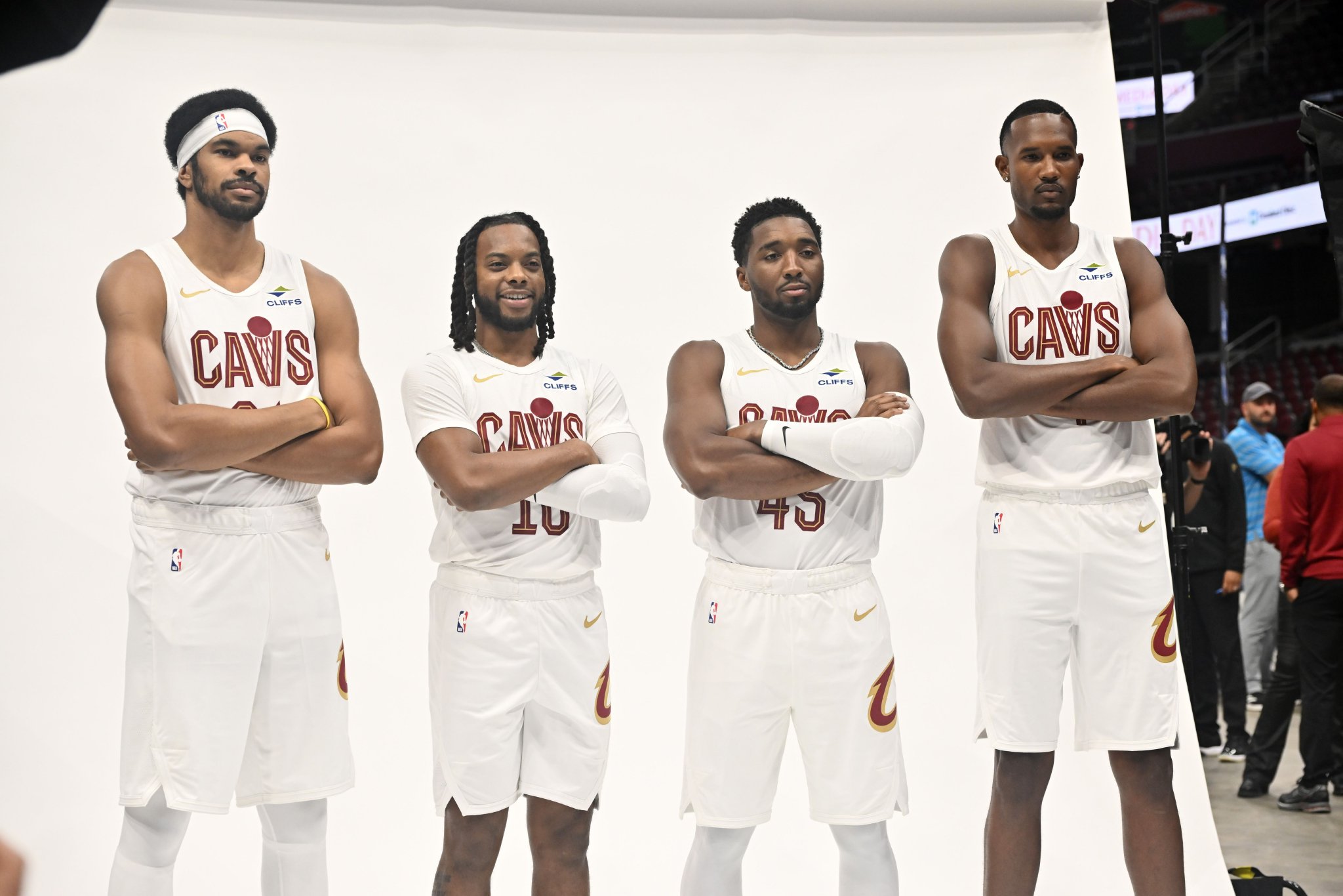 巨变？文胖：骑士向雄鹿询问字母 与独行侠讨论AD 就快船商量哈登