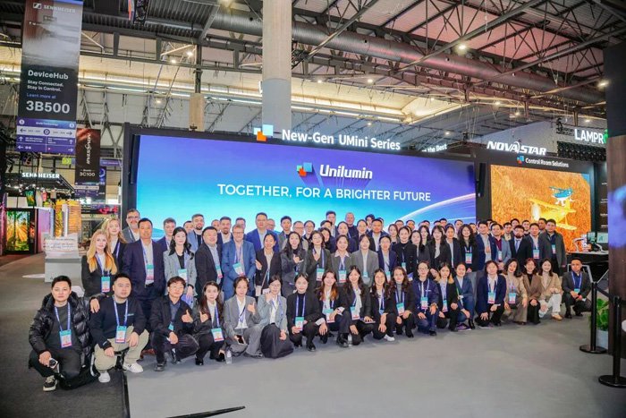     ▲ISE 2026现场，洲明专业团队为您服务