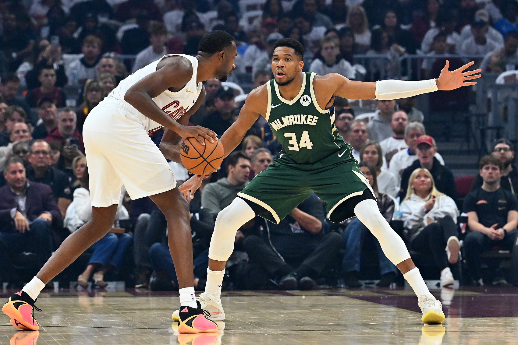 队记：骑士的操作还没结束 但不考虑用莫布里换字母哥