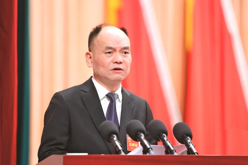 　　2月3日，市政协主席刘西林作政协铜川市第十五届委员会常务委员会工作报告。通讯员 何景辉摄