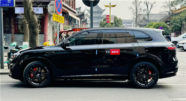 鸿蒙智行2026年大杀器！黑武士版问界M6实车曝光__鸿蒙智行2026年大杀器！黑武士版问界M6实车曝光