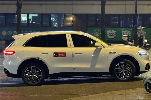 _鸿蒙智行2026年大杀器！黑武士版问界M6实车曝光_鸿蒙智行2026年大杀器！黑武士版问界M6实车曝光