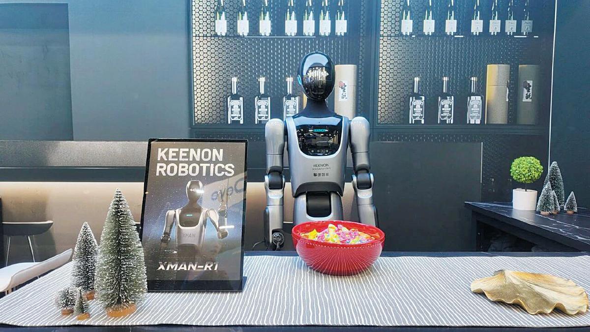 CES 2026现场，擎朗人形机器人。　受访者供图