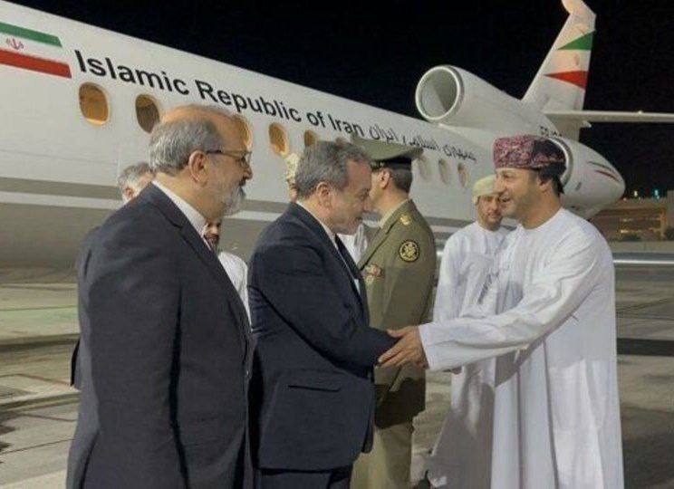 伊朗外长率核问题谈判代表团抵达阿曼首都