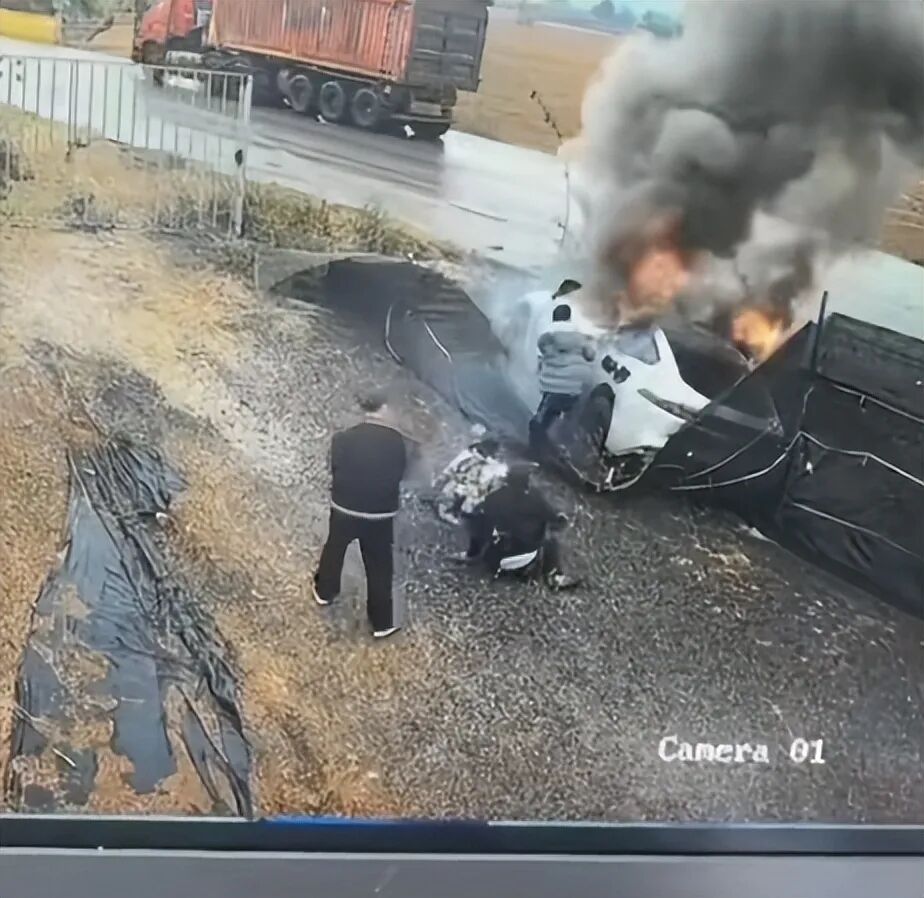 新能源车起火致1死，事故后打不开车门？车企紧急回应！汽车门把手强制性国家标准将于明年实施