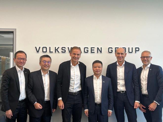 图源：微博@何小鹏