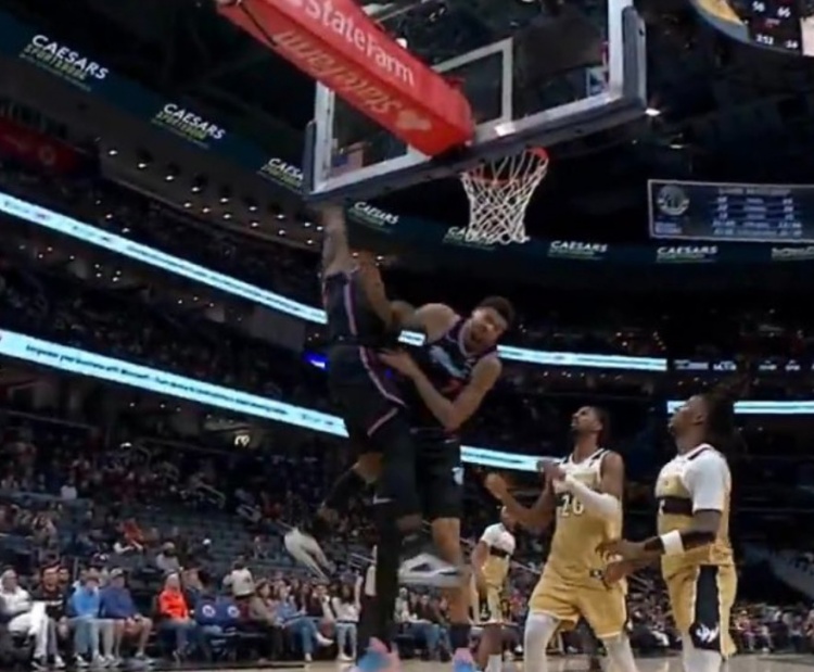 阿德巴约惊天隔扣队友韦尔：谁拍下了？我要把照片放到他储物柜