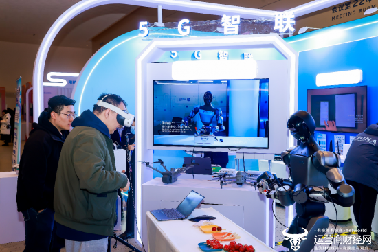 用户在体验北京移动AI业务