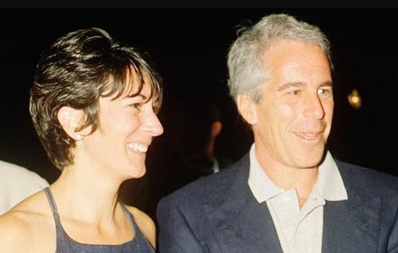 爱泼斯坦前女友马克斯韦尔接受美国国会质询