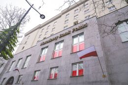 连续两年增持黄金最多的央行宣布再买150吨 波兰国家银行：目标是囤到700吨