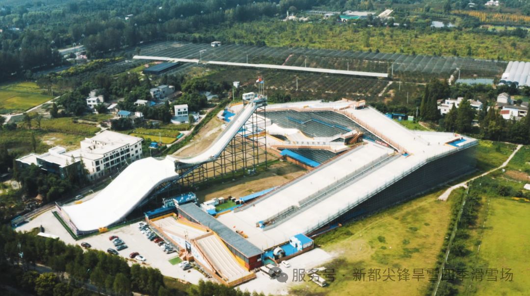 图片开首：新王人尖锋旱雪四季滑雪场奇迹号