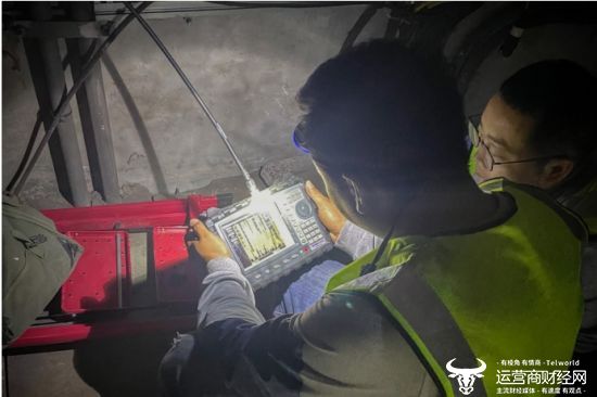 技术人员现场排查驻波干扰