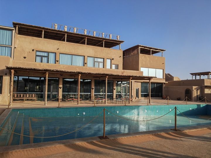 这是坐落在腾格里沙漠边缘的沙漠度假酒店。新华每日电讯记者任玮摄