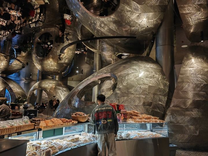 这是顾客在吴忠杜优素早茶店选购餐品。新华每日电讯记者任玮摄