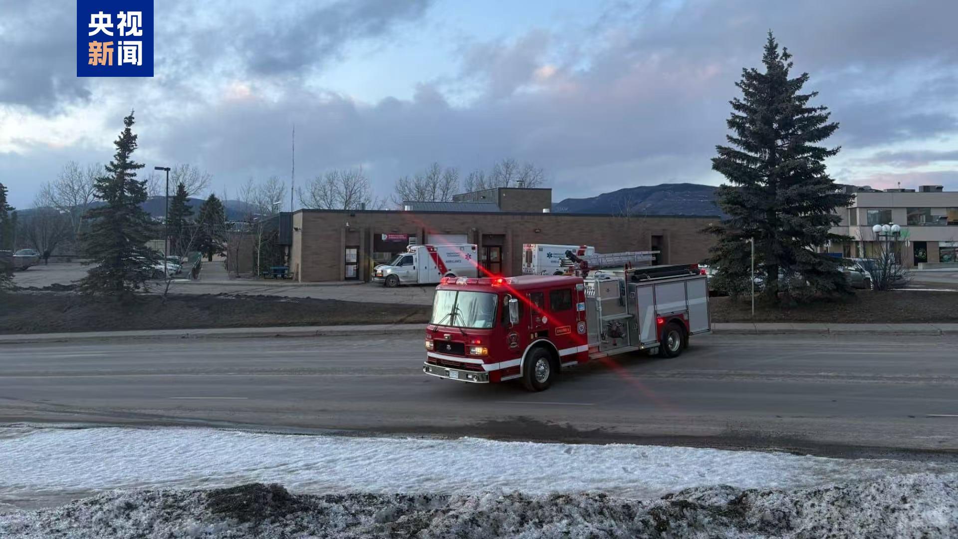 加拿大降半旗悼念校园枪击案遇难者