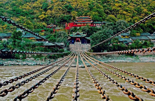 泸定桥风光 供图 甘孜州文化广播电视和旅游局
