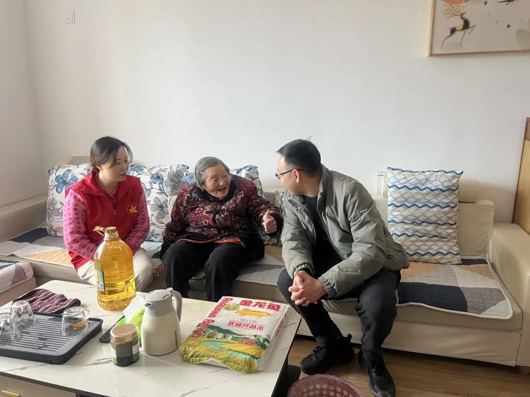 入户走访送暖，让关怀直抵民心