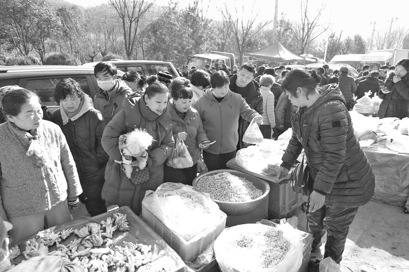 　　王益各地市场人气爆棚。本报记者 谢艳素摄