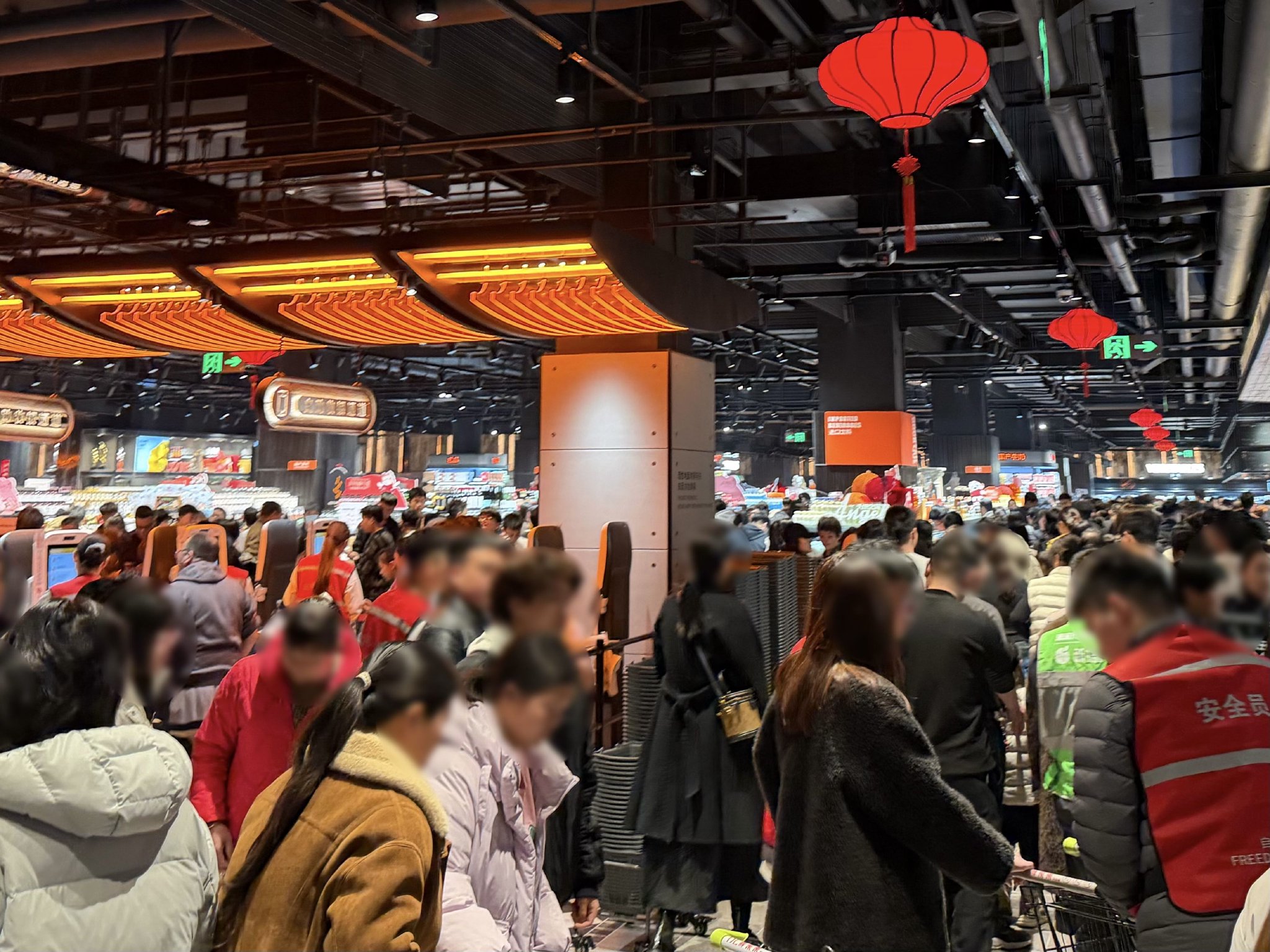 胖东来，时代财经摄