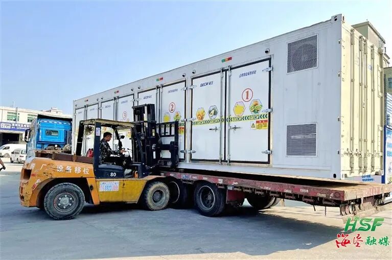 海南首个结合科技集装箱模拟芒果生长环境技术与全程冷链的规模化应用项目落地三亚。海垦冷链公司供图