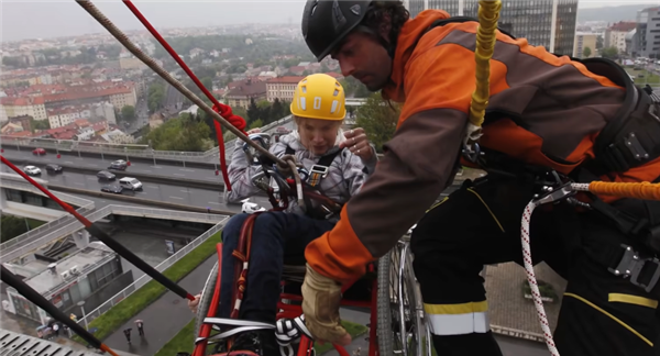 责任编辑：落木