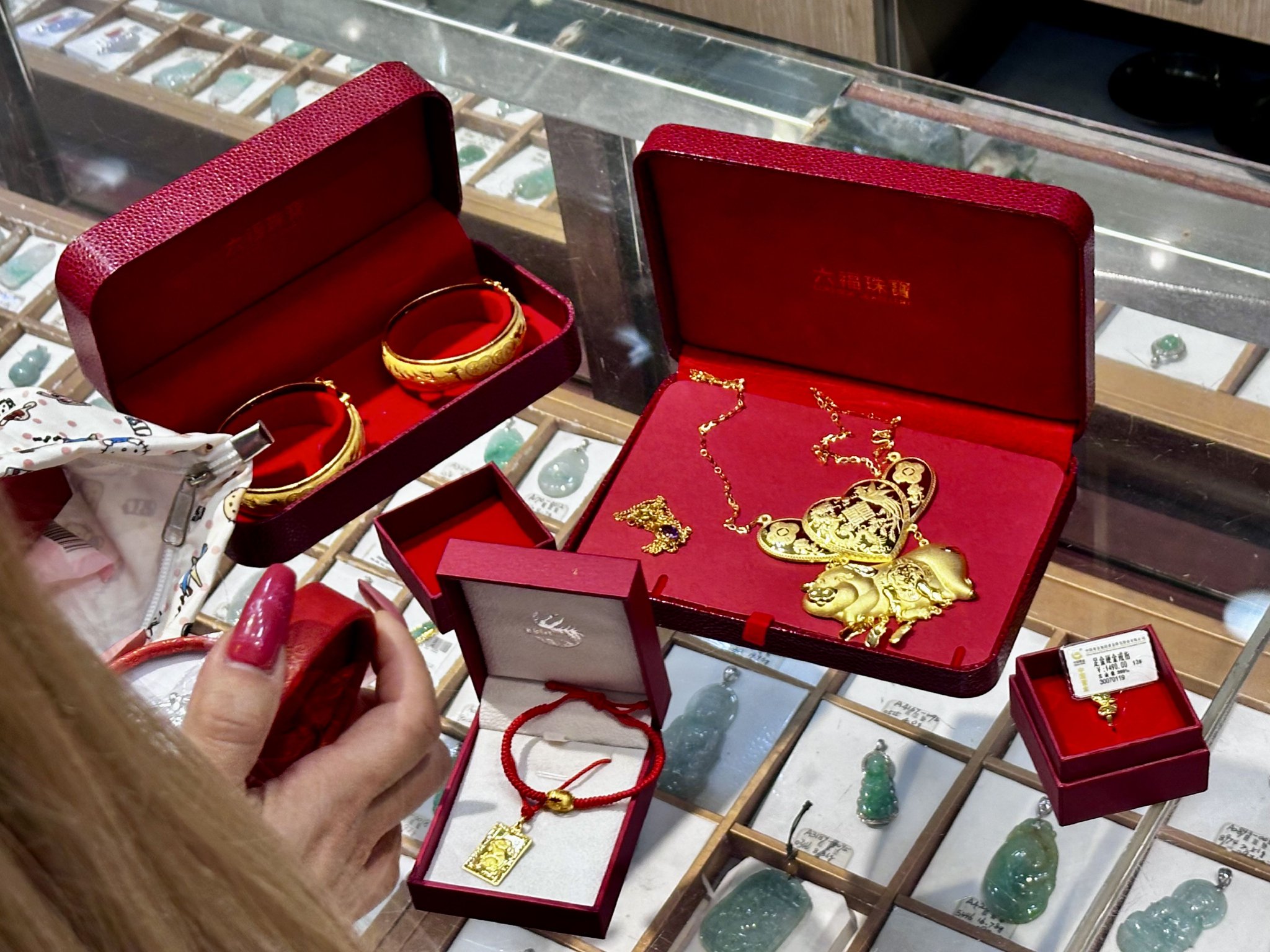 顾客回收的黄金饰品。时代财经摄