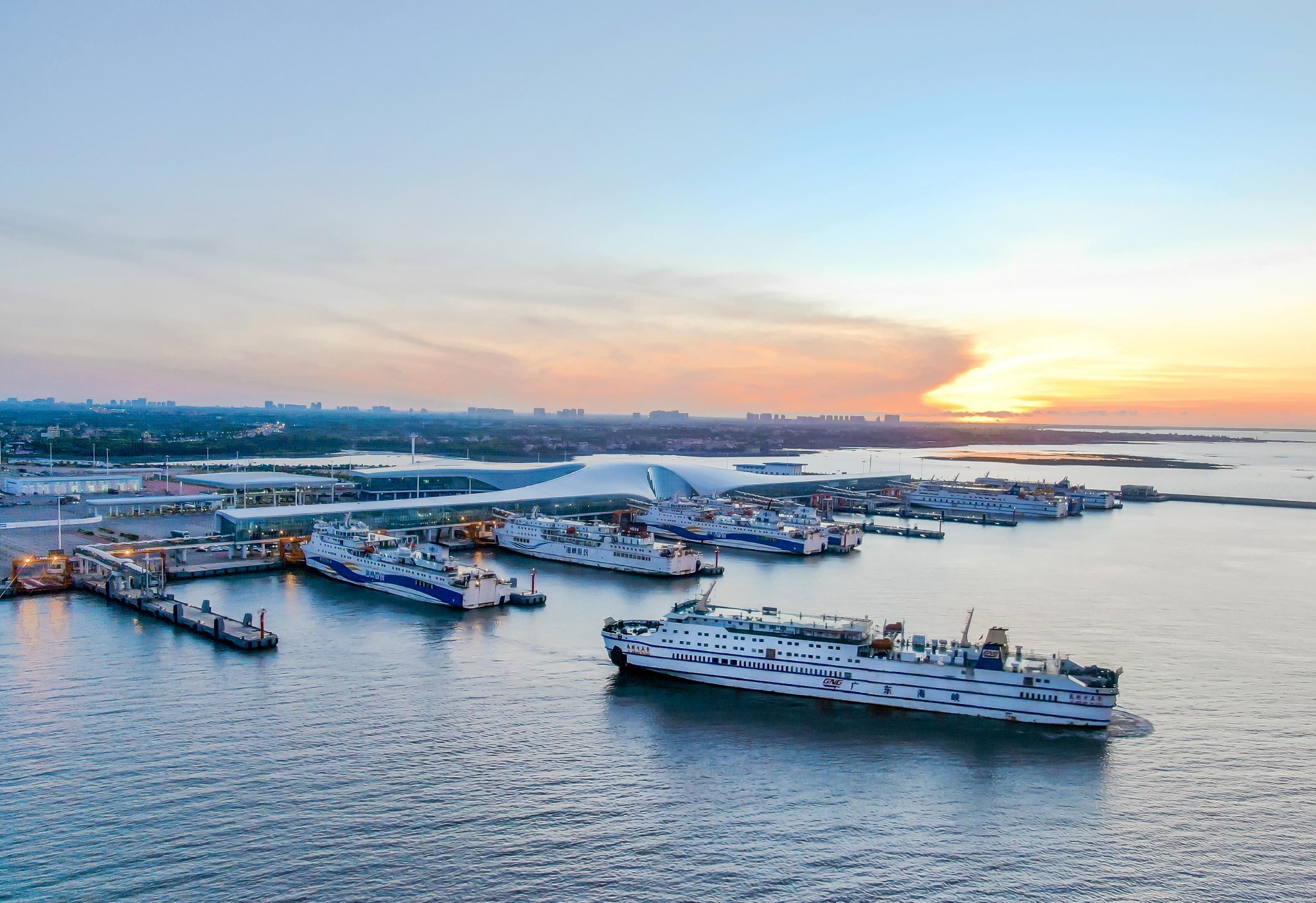 琼州海峡北岸节前过海高峰平稳有序渡过|春运|民生|安检|海南省|绿通_新浪新闻