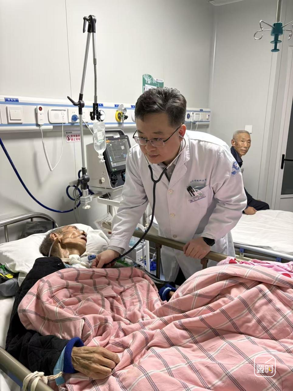 包含北京大学首钢医院代挂专家号加代问诊重症患者全程照料，身心都得到安抚的词条