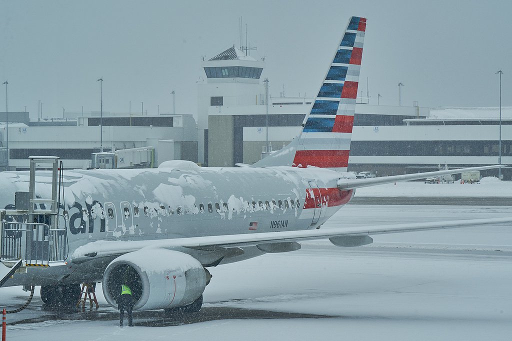 受冬季风暴影响 美国数千架次航班被取消