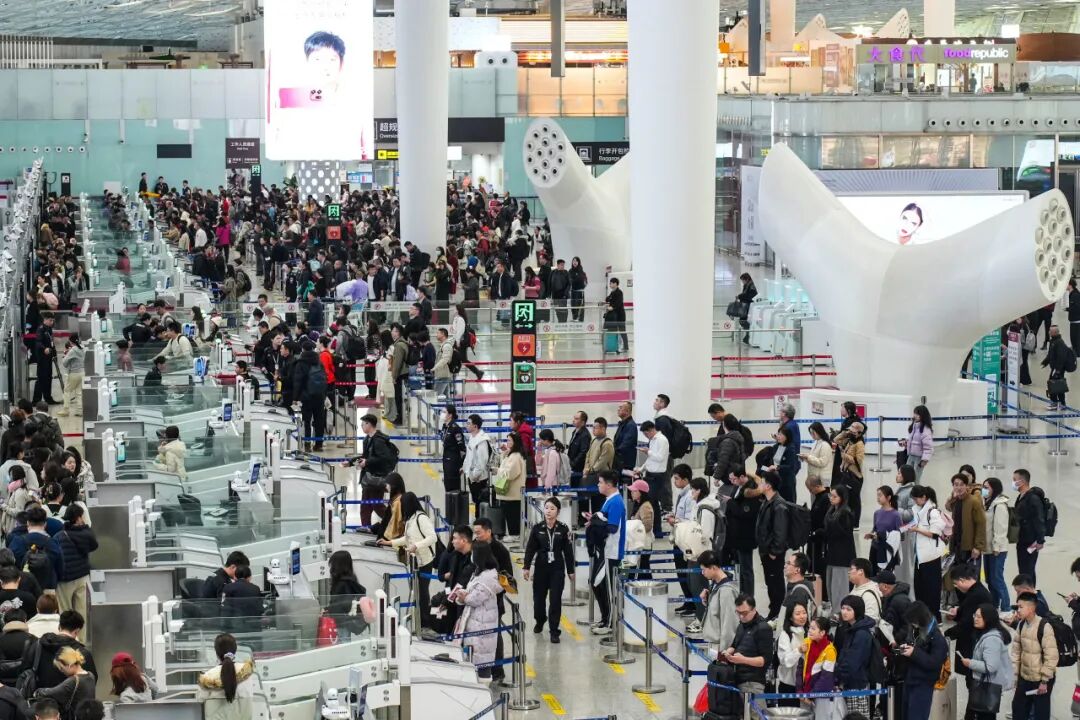 21.4万人次!深圳机场单日客流量创新高!|旅客_新浪财经_新浪网