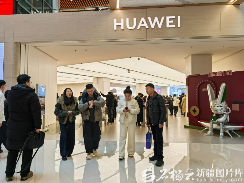 2��19�գ���³ľ��CCMALLʱ���㳡һ¥�Ļ�Ϊ����������ڣ���ͷ�ܶ���ʯ����/�½��ձ����� �ڽ�����