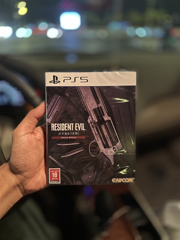 游戏时长在十小时左右，在照顾粉丝的同时又不会让人觉得冗长。附国外网友RTX 5090@带鱼屏光追截图：