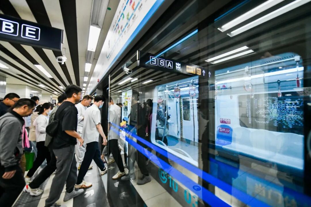 北京地铁10号线进行双信号系统改造!遇故障可无缝切换,保障运行|北京地铁_新浪财经_新浪网