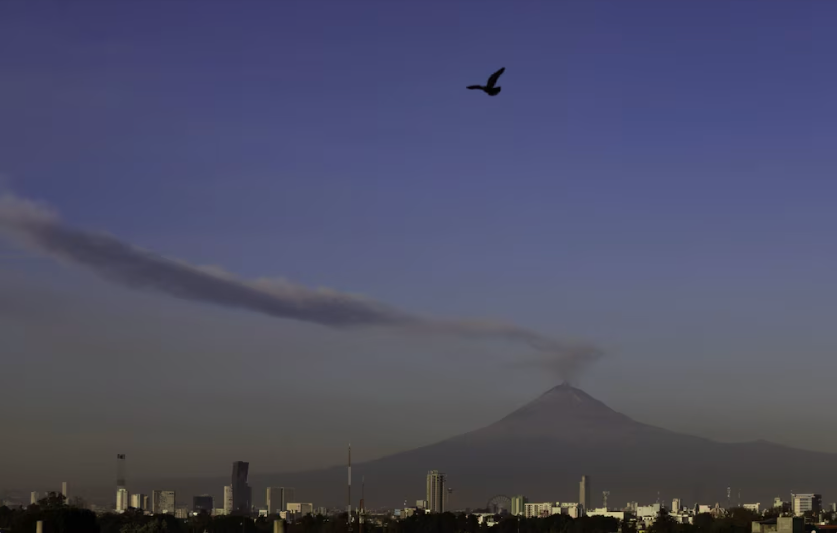 墨西哥波波卡特佩特火山24小时内喷发15次